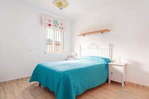 4 bedrooms, iron/ironing board, bed sheets