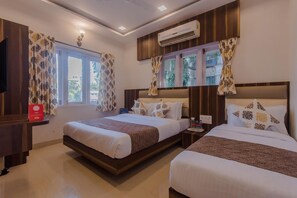 Soundproofing, free WiFi - Golden Palms (Mumbai)