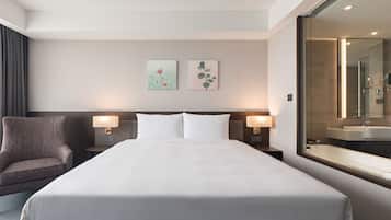 Classic King Room | Premium bedding, down comforters, desk, laptop workspace