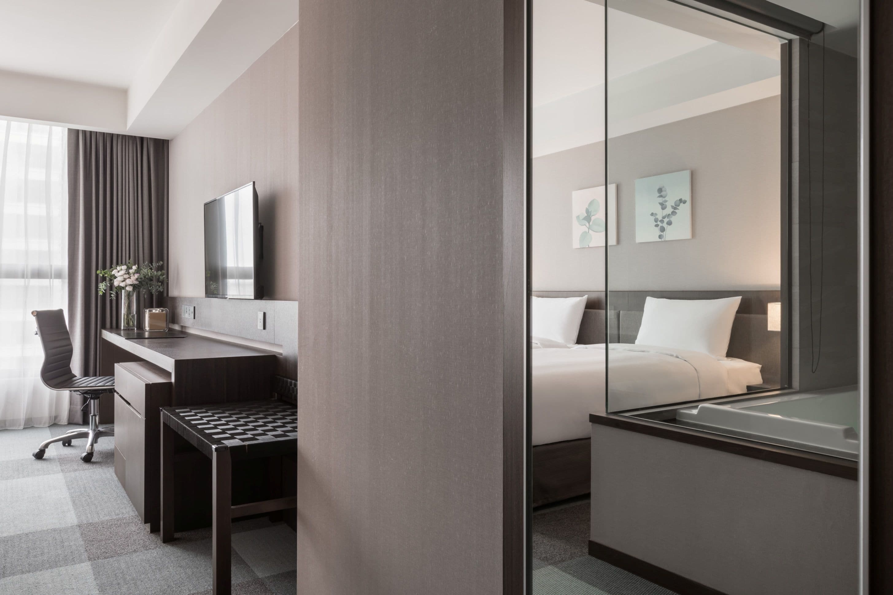 經典兩小床 | 高級寢具、羽絨被、迷你吧、書桌