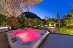 Bain à remous extérieur