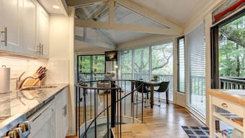 KylskÄp, mikrovÄgsugn, ugn och spishÀll