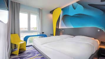 Biancheria da letto ipoallergenica, una scrivania, postazione laptop