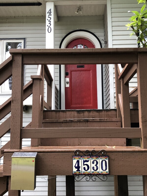 Front of property - West Point Grey Guest House  UBC (Vancouver)
