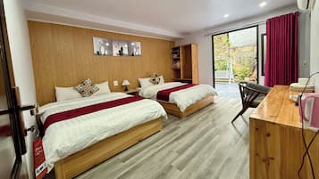 Family Double Room | Desk, laptop workspace, free WiFi, bed sheets