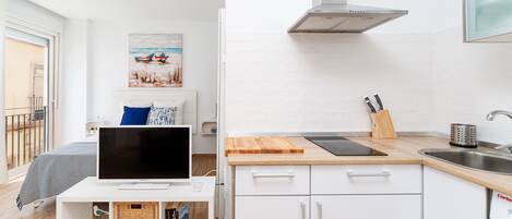 Fridge, stovetop, coffee/tea maker, toaster