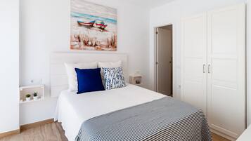 1 habitación, tabla de planchar con plancha, wifi gratis y ropa de cama