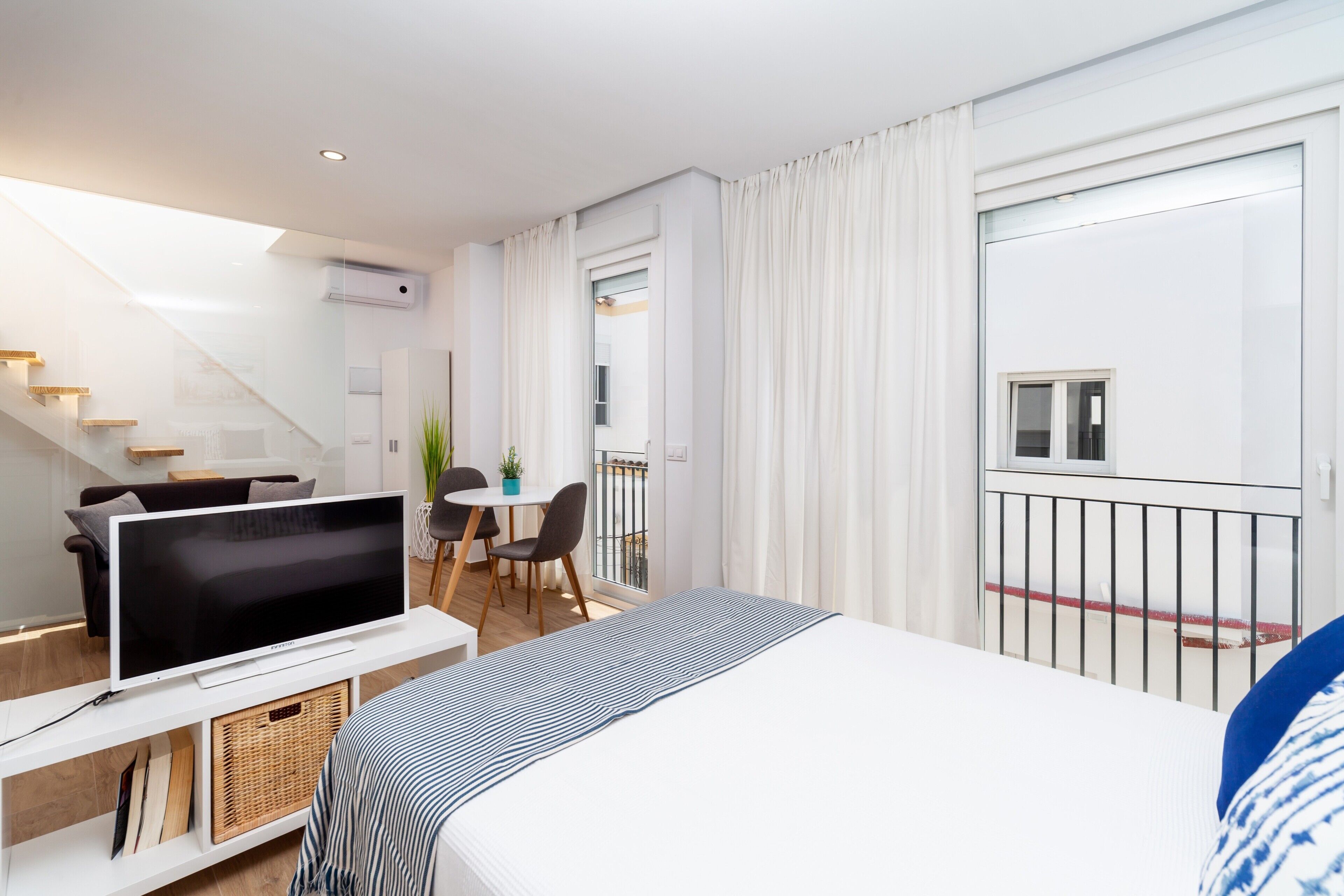 1 habitación, tabla de planchar con plancha, wifi gratis y ropa de cama 