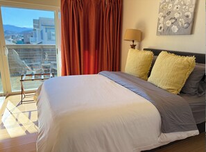 10 soverom, safe på rommet, skrivebord og strykejern/-brett