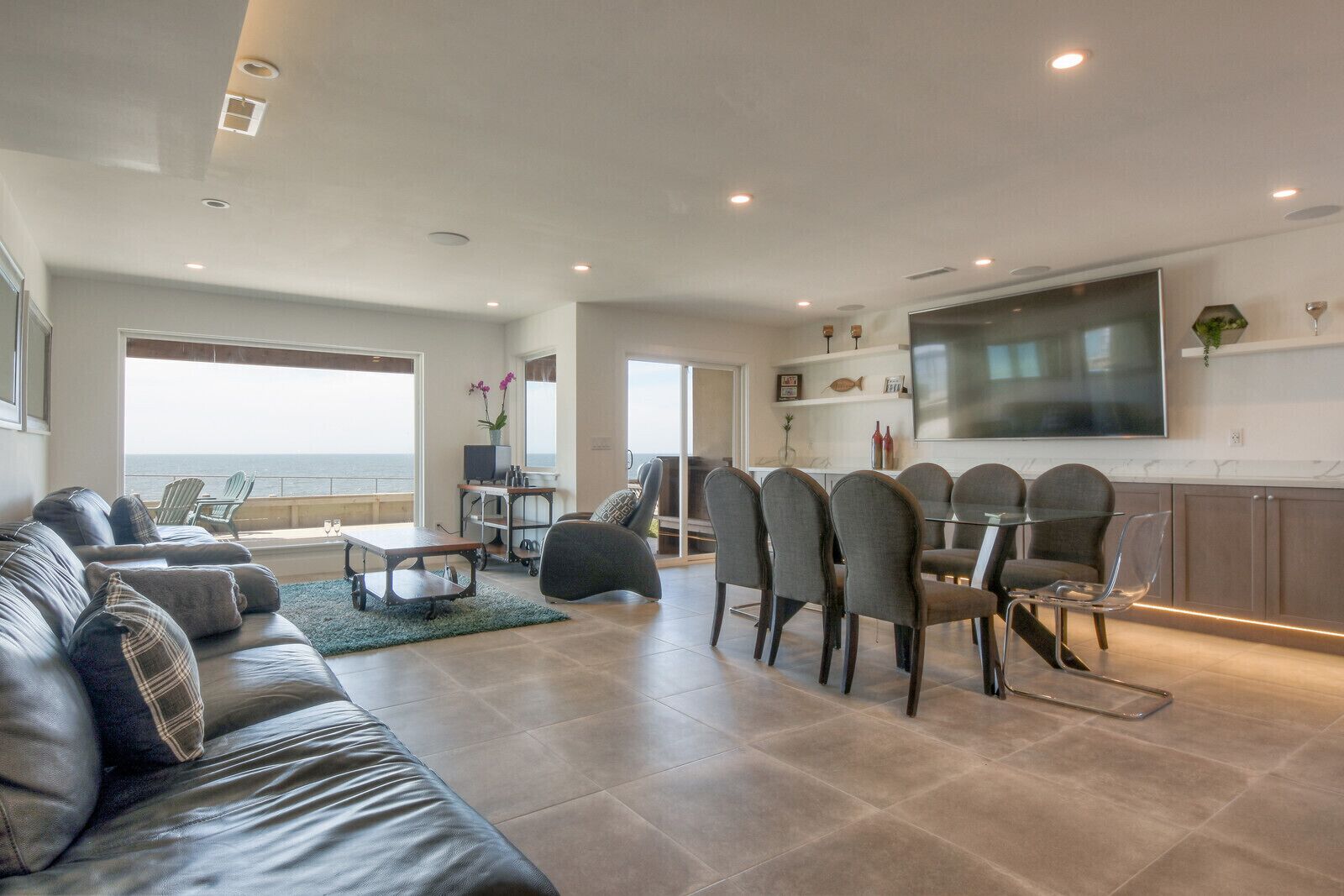 Smart-TV, Kamin, Videospiele, DVD-Player