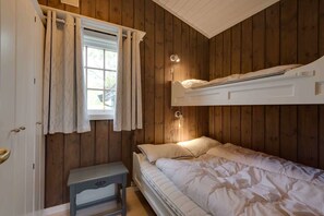 Cabaña, 2 habitaciones | Cunas y wifi gratis