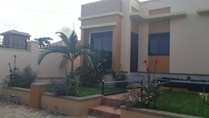 Luxury Apartment | Garden view - Stod Villas (Kampala)