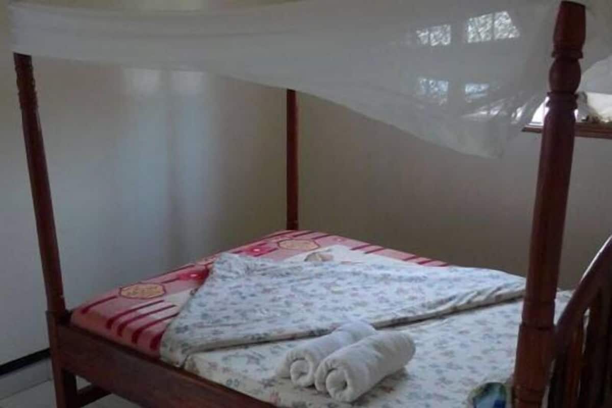 Desk, laptop workspace, blackout drapes, WiFi (free)