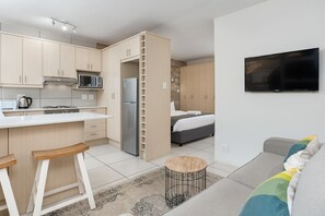 Comfort Studio | Private kitchenette - Montclair 302 (Cape Town)