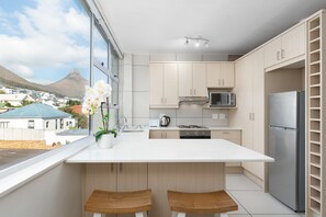 Comfort Studio | Private kitchenette | Fridge, microwave, oven, stovetop - Montclair 302 (Cape Town)