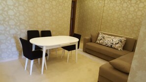 Deluxe Suite | Living area | LCD TV - Yalnizcam Oteli (Ardahan)