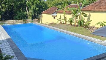 Kolam renang outdoor