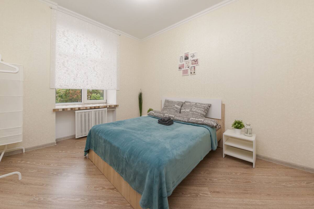 Iron/ironing board, free WiFi, bed sheets