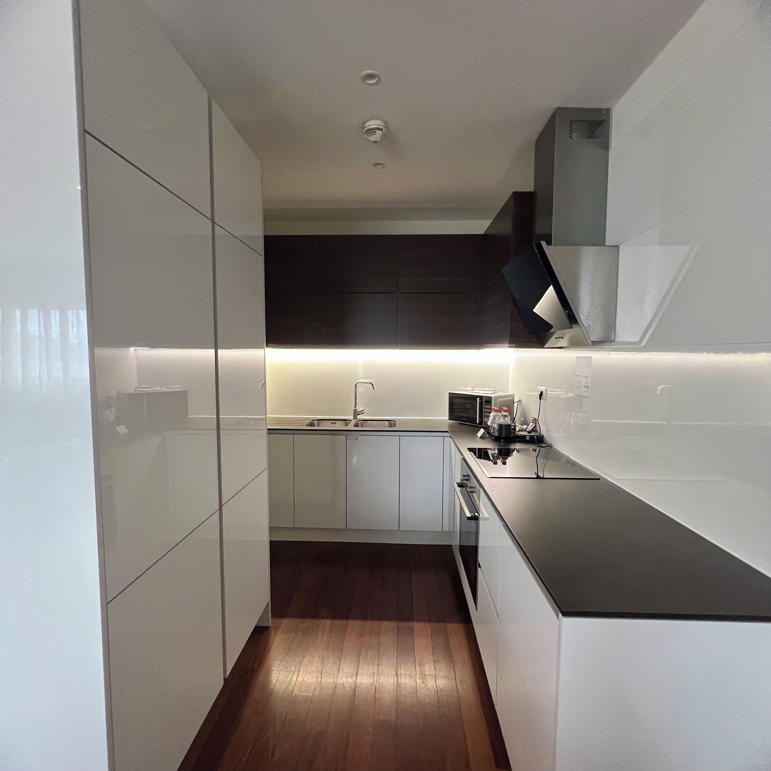 Apartment, 2 Bedrooms, Balcony, City View | Private kitchen | Fridge, microwave, oven, stovetop