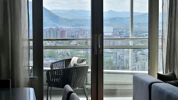 Suite, 2 Bedrooms, Balcony (Spacious) | Terrace/patio