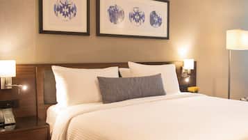 Apartment, 2 Bedrooms | Hypo-allergenic bedding, down comforters, in-room safe, desk