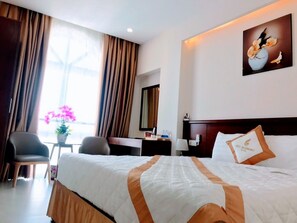 Phòng đôi Deluxe | Khu phòng khách | TV màn hình phẳng, các kênh phim phải trả tiền 