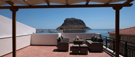 Suite supérieure, vue sur la mer | Terrasse/patio