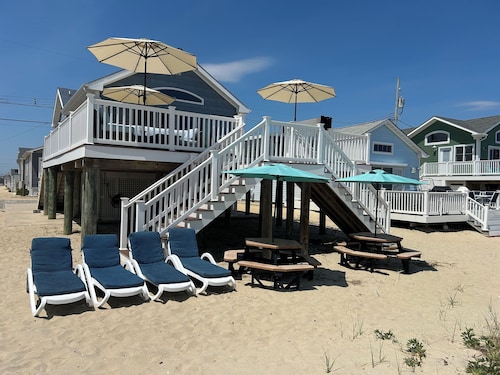 Ocean Front Beach House avec vue. 3BR, 2Bath, 8 couchages, A / C, WiFi, 8 badges 