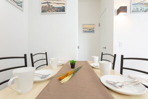 客室内のダイニングエリア