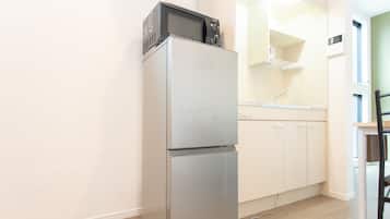 Fridge, microwave, stovetop, electric kettle