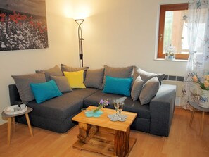 Unclassified image, 4 of 31, button