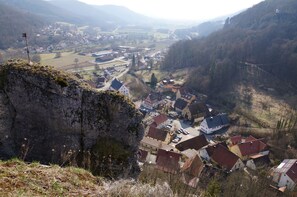 Unclassified image, 3 of 31, button