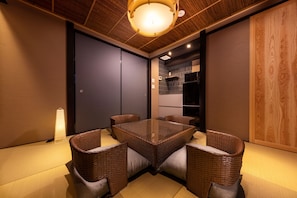 Private Vacation Home | 1 bedroom, down duvets, memory-foam beds, blackout curtains - Tsumugi Shichijohorikawa (Kyoto)