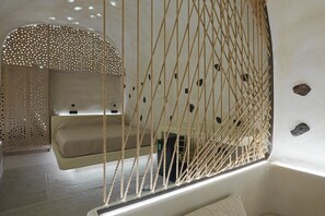Premium bedding, minibar, in-room safe, individually furnished - Andronikos Canaves Santorini (Santorini)