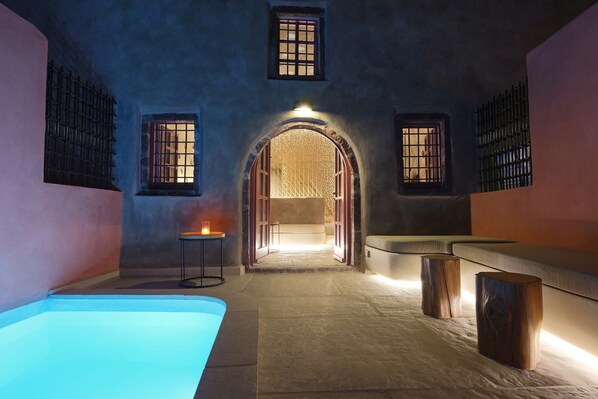 Grand Στούντιο-Σουίτα, Ιδιωτική Πισίνα (Canava Suite) | Κλινοσκεπάσματα υψηλής ποιότητας, μίνι μπαρ, χρηματοκιβώτιο στο δωμάτιο 