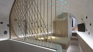 Studiosuite – deluxe, privat basseng (Earth Suite) | Sengetøy av topp kvalitet, minibar, safe på rommet og lydisolert