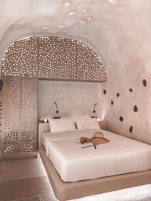 Premium bedding, minibar, in-room safe, individually furnished - Andronikos Canaves Santorini (Santorini)