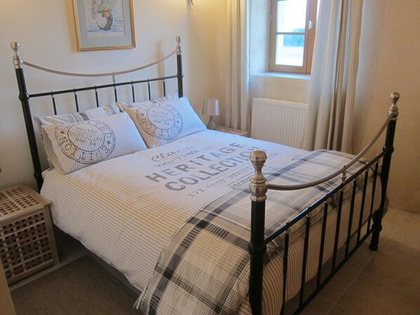 Double Room (Heritage) | Individually decorated, individually furnished, iron/ironing board