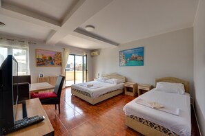Sistema de insonorización, tabla de planchar con plancha y ropa de cama 