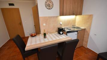 Căn hộ tiện nghi đơn giản | Phòng cách âm, bàn ủi/dụng cụ ủi quần áo, bộ trải giường