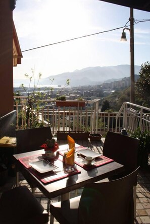 Free daily local cuisine breakfast