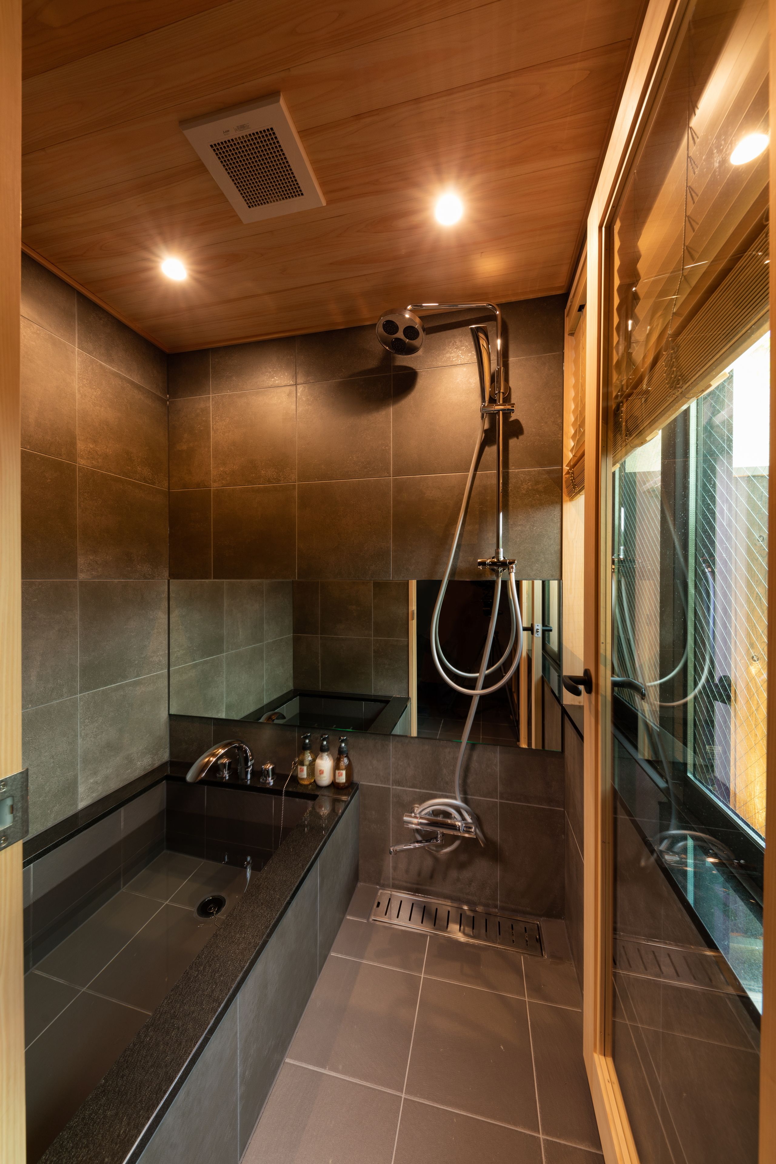 Apartment (Private) | Kemudahan bilik mandi | Gabungan pancuran/tab mandi, tab mandi rendaman dalam 