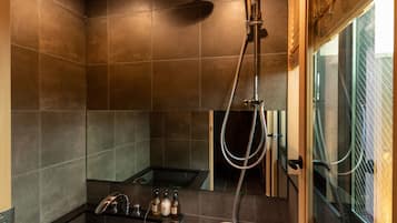 Apartment (Private) | Kemudahan bilik mandi | Gabungan pancuran/tab mandi, tab mandi rendaman dalam
