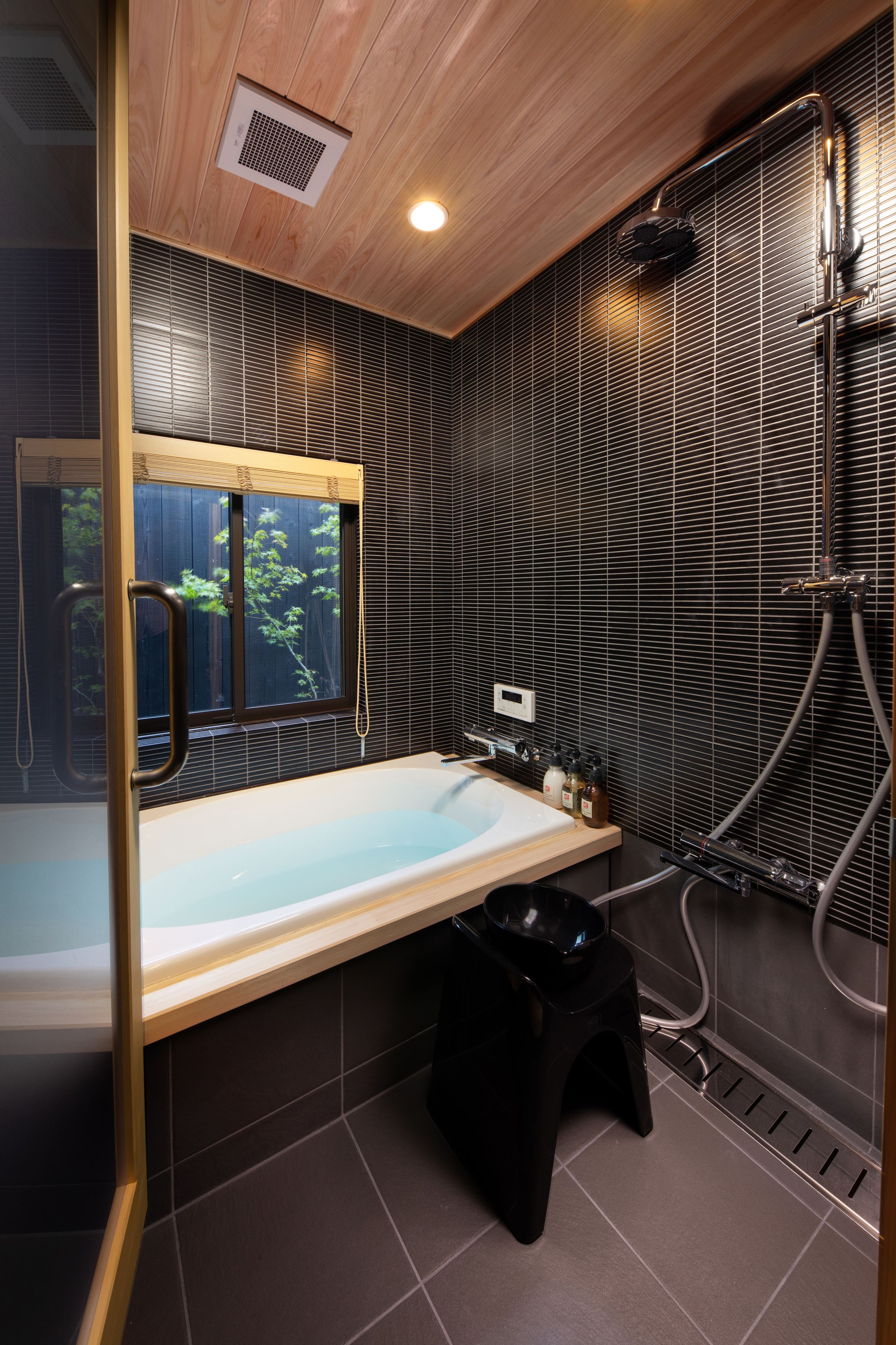 Private Vacation Home | Bathroom | Combined shower/tub, free toiletries, hair dryer, electronic bidet