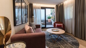 Suite – deluxe, massasjebadekar | Oppholdsområde
