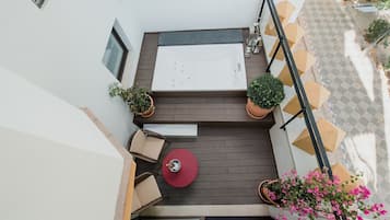 Deluxe Suite, Jetted Tub | Terrace/patio