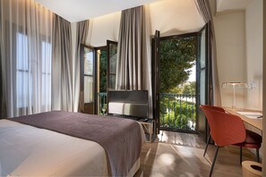 Suite (Balcón Rosina) | Premium bedding, memory foam beds, free minibar, in-room safe