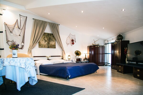 1 bedroom, blackout curtains, cots/infant beds, rollaway beds
