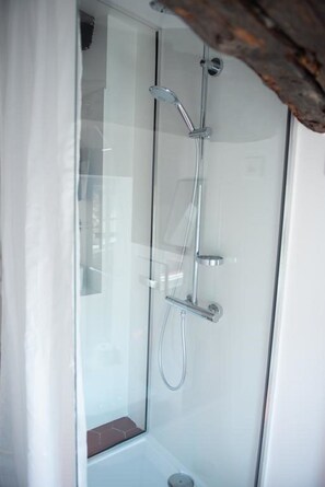 Deluxe Room, Terrace | Bathroom shower - La Chambre 21 (Entrevaux)