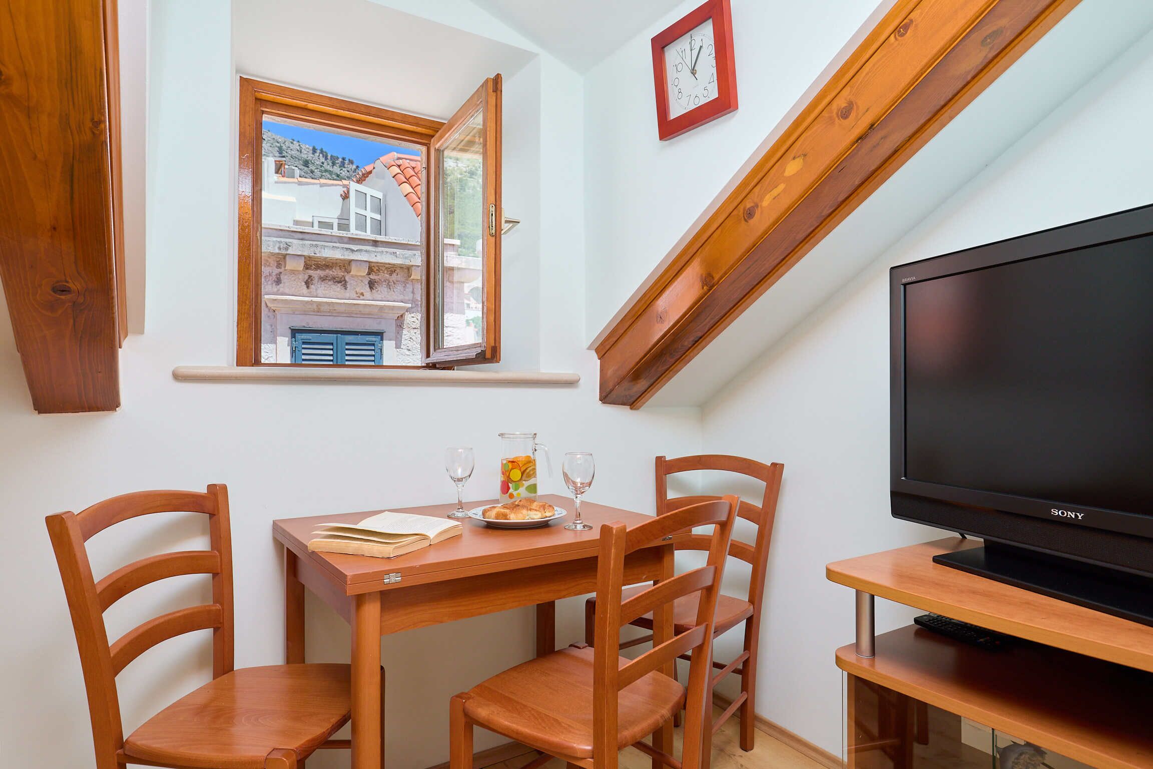 Gallery Apartment (1 Bedroom) | In-room dining